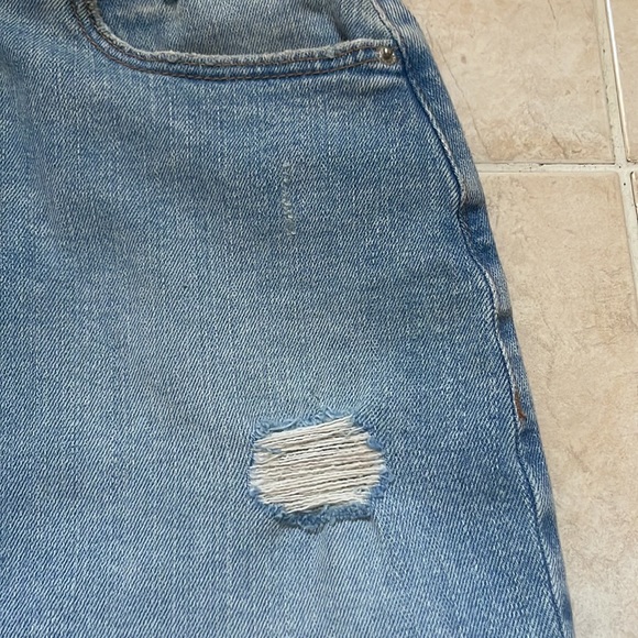 Brand new jean skirt. Brand: Garage. Size :XS Never wear before. - Picture 5 of 7